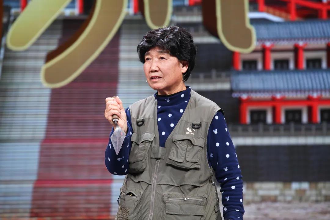 阿房宫考古队队长李毓芳在陕西省西安市西郊的阿房村附近,有一座巨大